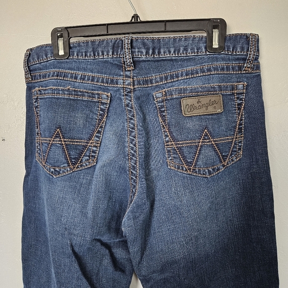 Wrangler Women's 32x32 Dark Wash Denim Blue Jeans Bootcut Tan Stitching Western - Picture 6 of 9